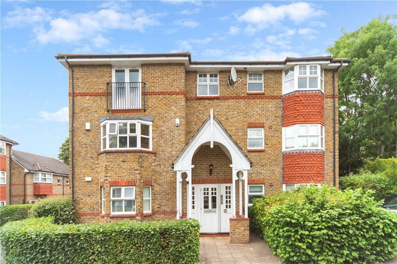 2 bedroom flat, Clockhouse Place, London SW15 - Let Agreed