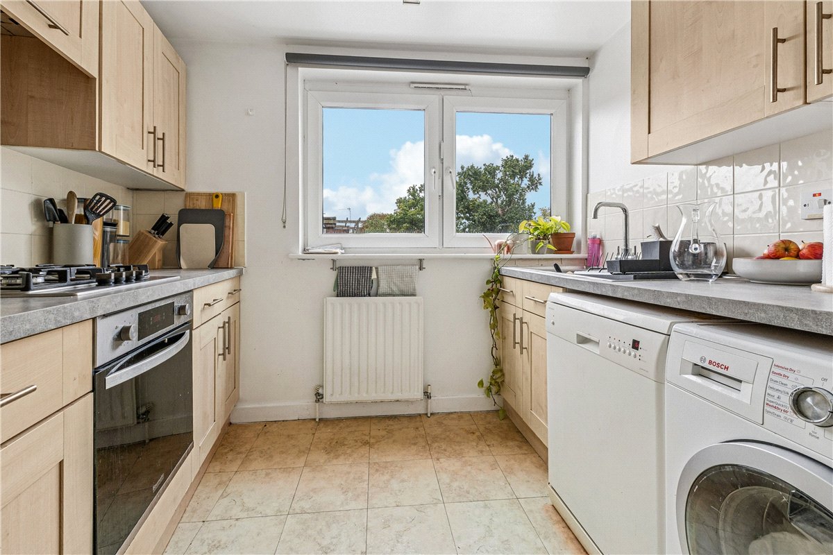 2 bedroom flat, Victoria Drive, London SW19 - Available
