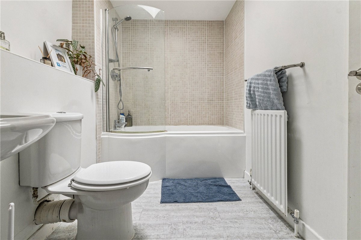 2 bedroom flat, Victoria Drive, London SW19 - Available