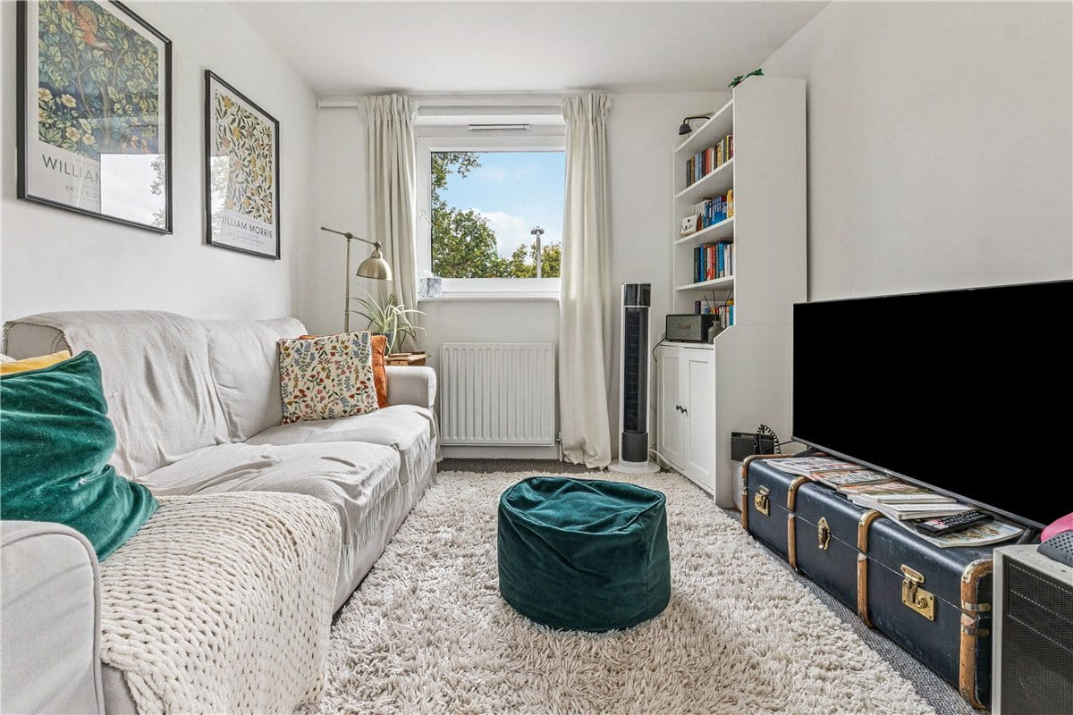 2 bedroom flat, Victoria Drive, London SW19 - Available