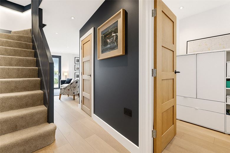 2 bedroom house, North Lodge Close, London SW15 - Available