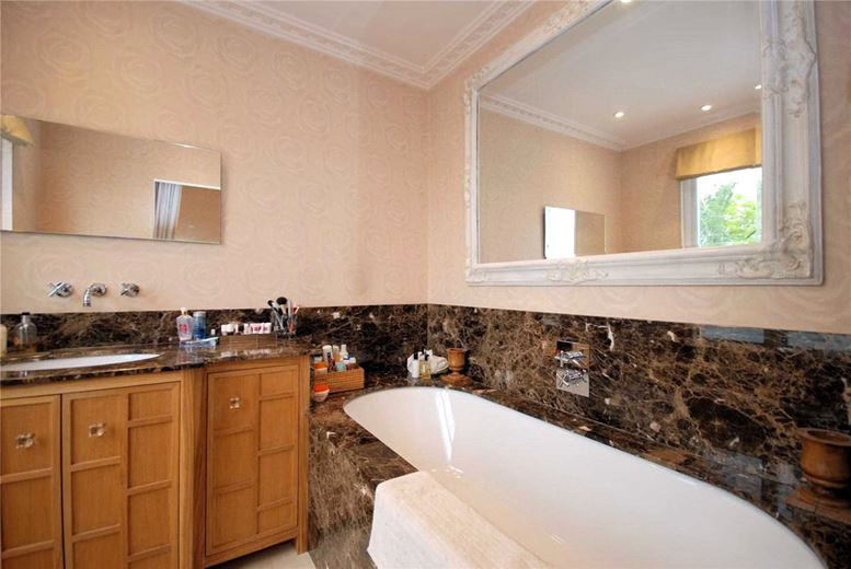 5 bedroom house, Belgrave Road, Barnes SW13 - Available