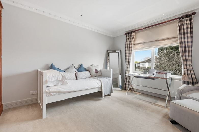 5 bedroom house, Belgrave Road, Barnes SW13 - Available