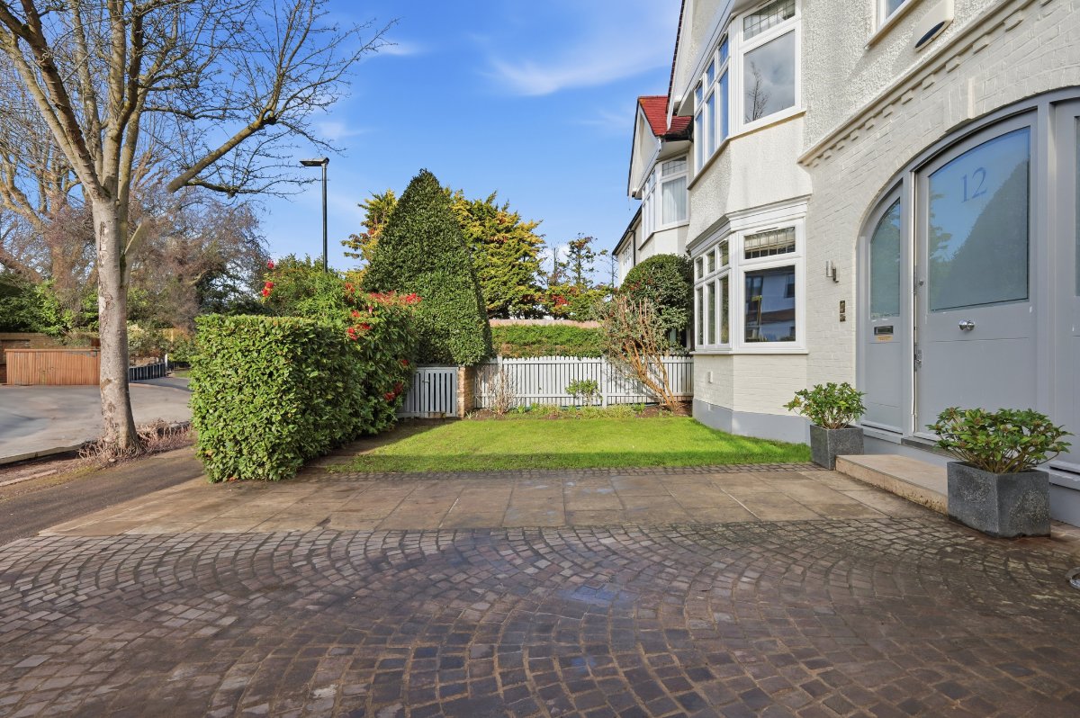 5 bedroom house, Belgrave Road, Barnes SW13 - Available