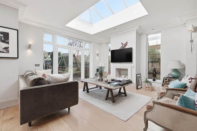 5 bedroom house, Belgrave Road, Barnes SW13 - Available