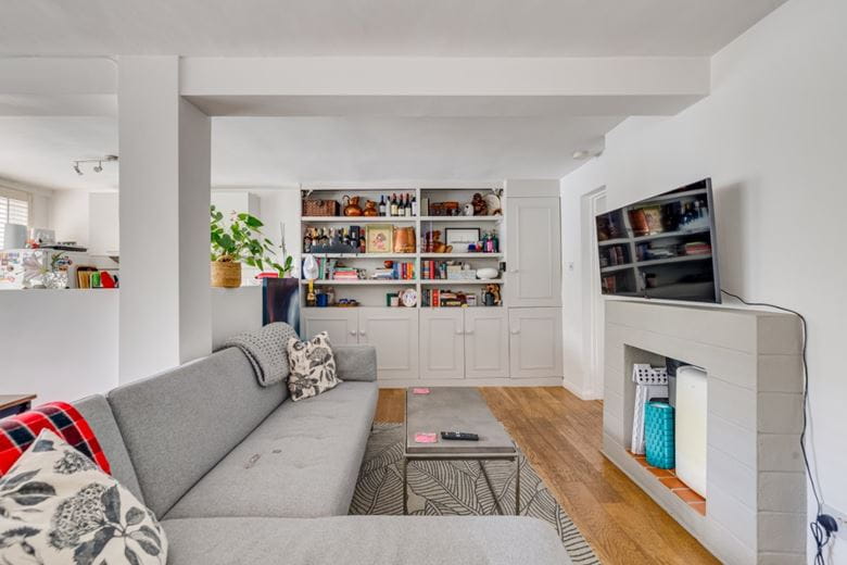 1 bedroom flat, Railway Side, London SW13 - Available