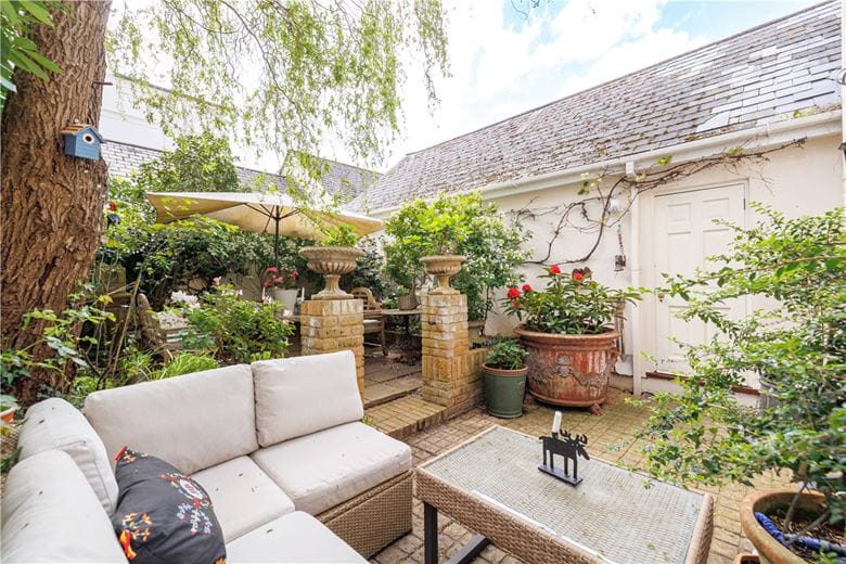 4 bedroom house, Beaufort Close, Putney SW15 - Available