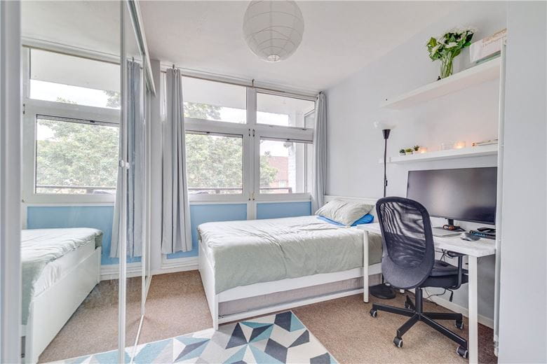 1 bedroom flat, Swanton Gardens, London SW19 - Available