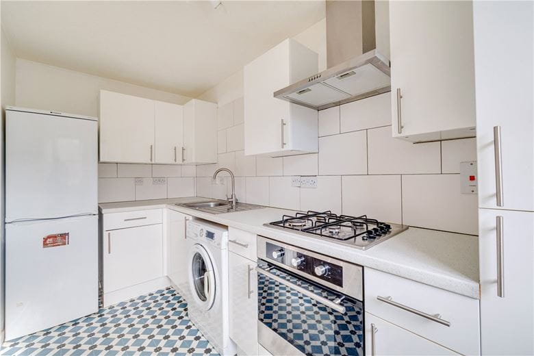 1 bedroom flat, Dovecote Gardens, London SW14 - Available