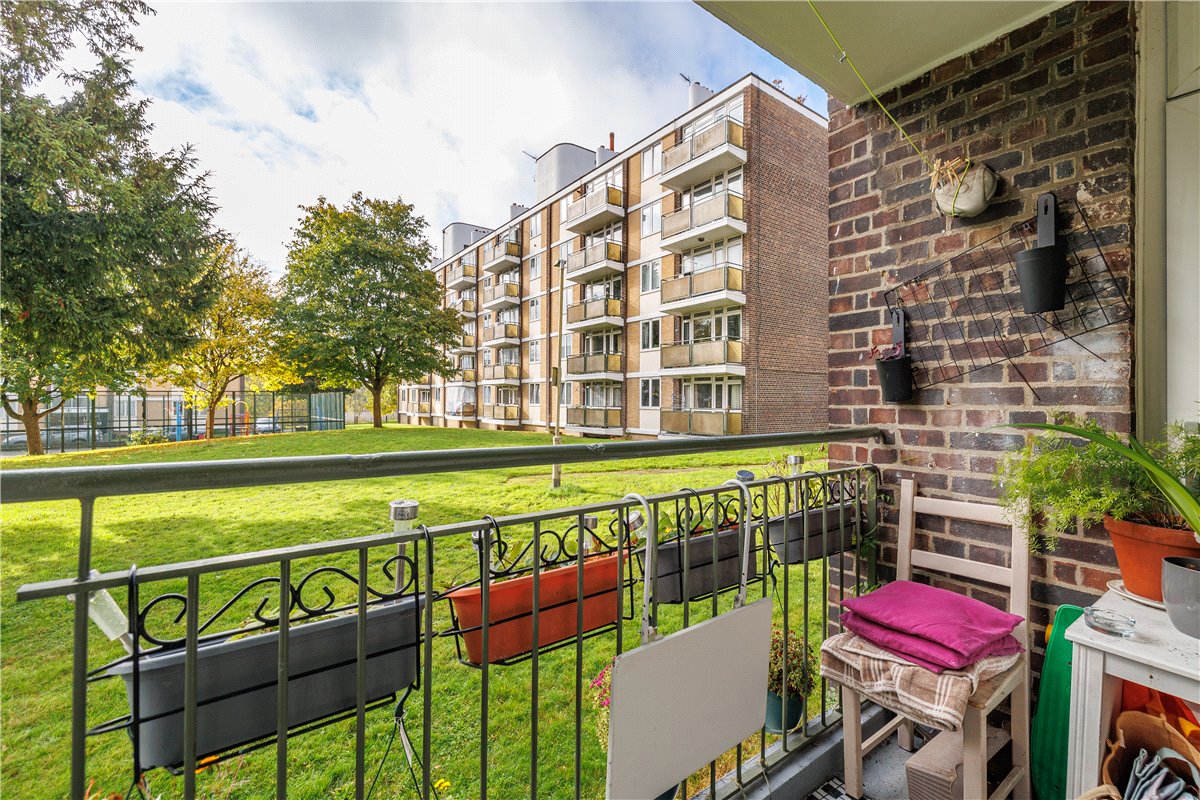 2 bedroom flat, Winterfold Close, London SW19 - Sold