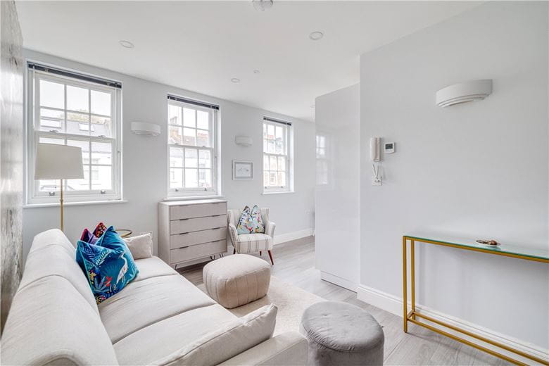 1 bedroom flat, Sefton Street, London SW15 - Available