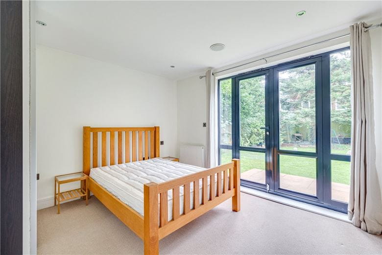 2 bedroom flat, Victoria Drive, London SW19 - Available