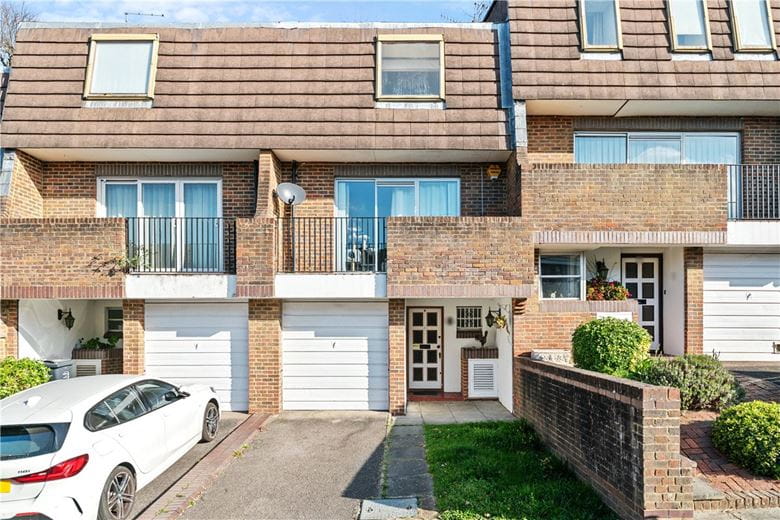 3 bedroom house, Heights Close, Hillview SW20 - Sold STC