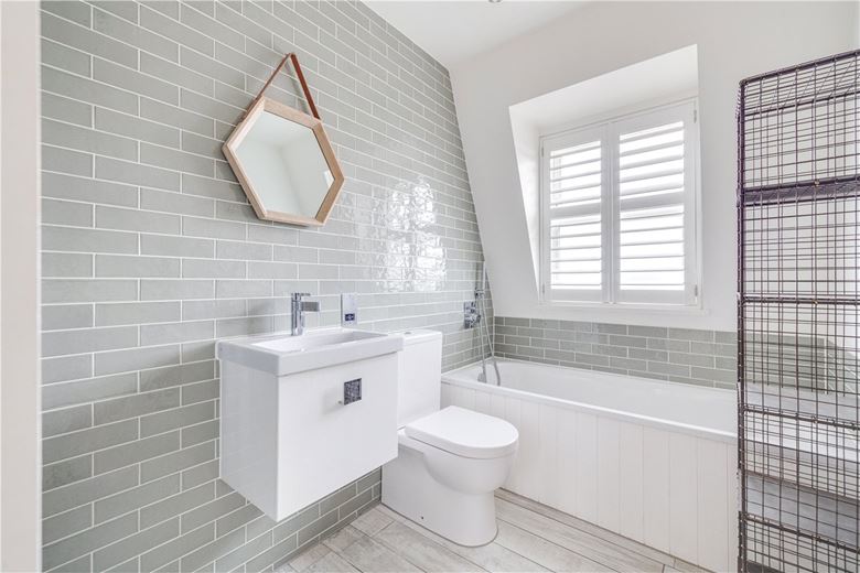 2 bedroom maisonette, Heythorp Street, London SW18 - Sold