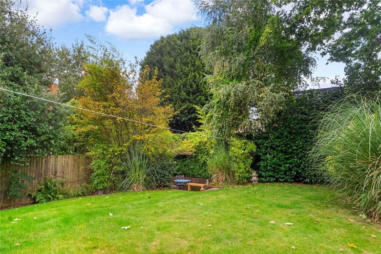 5 bedroom house, Tower Gardens, Claygate KT10 - Available