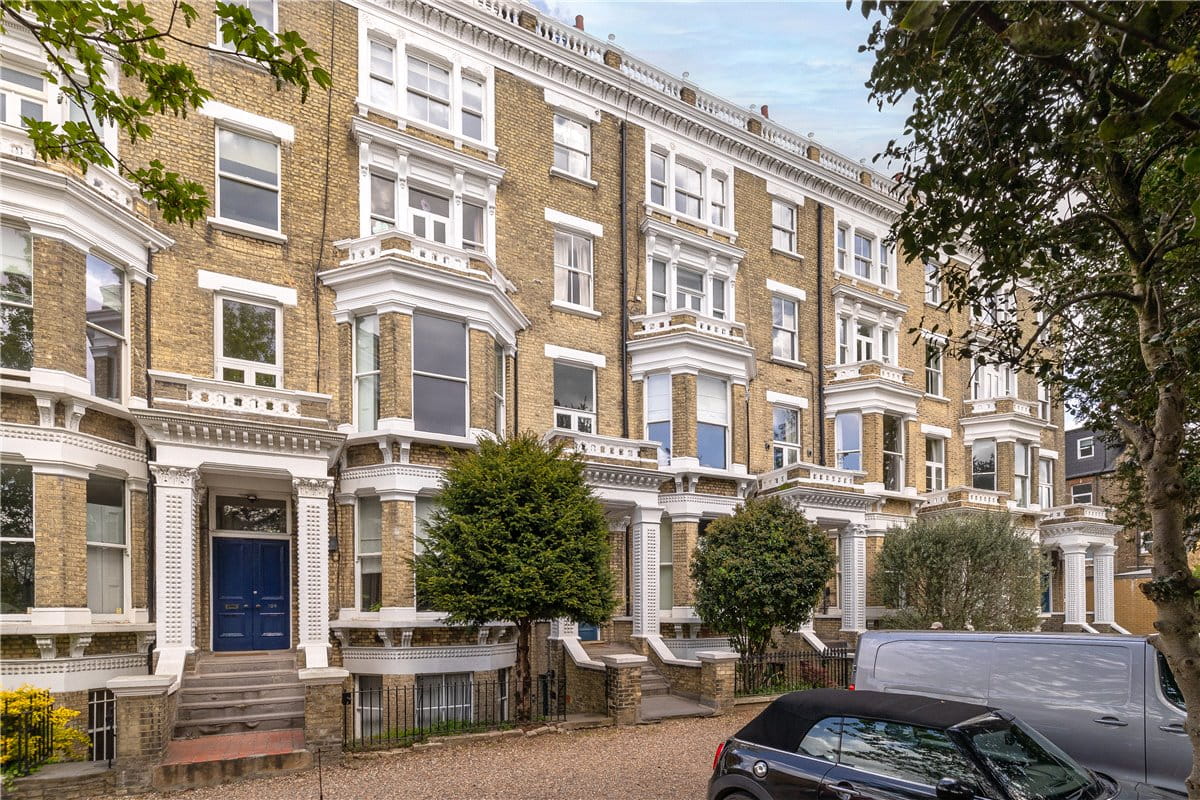 1 bedroom flat, Clapham Common North Side, London SW4 - Sold STC