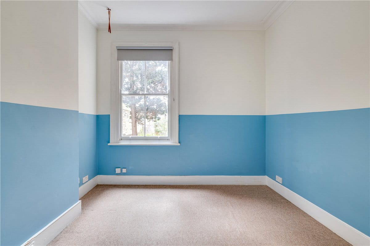 2 bedroom flat, Cromford Road, London SW18 - Available