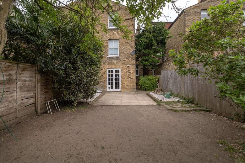 2 bedroom flat, Cromford Road, London SW18 - Available