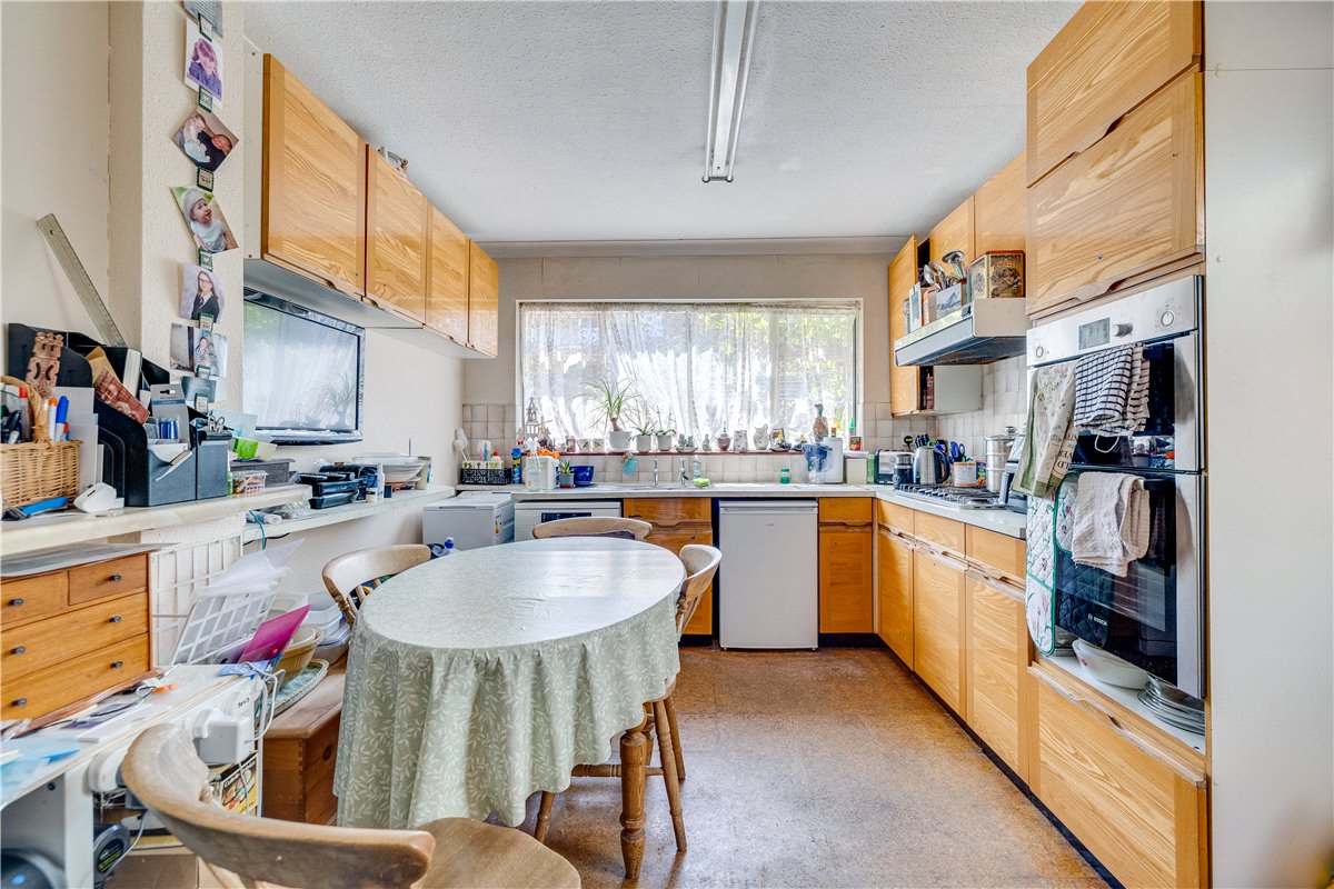 4 bedroom house, Ringford Road, London SW18 - Available