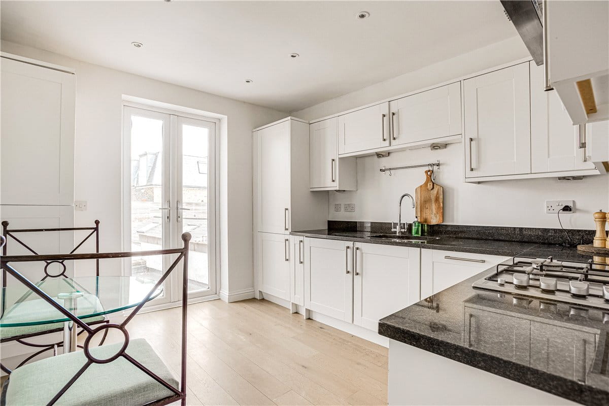 2 bedroom flat, Putney Bridge Road, London SW15 - Available