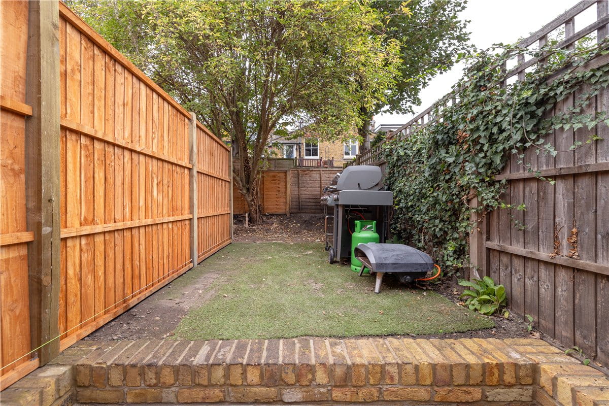 2 bedroom flat, Astonville Street, London SW18 - Sold STC