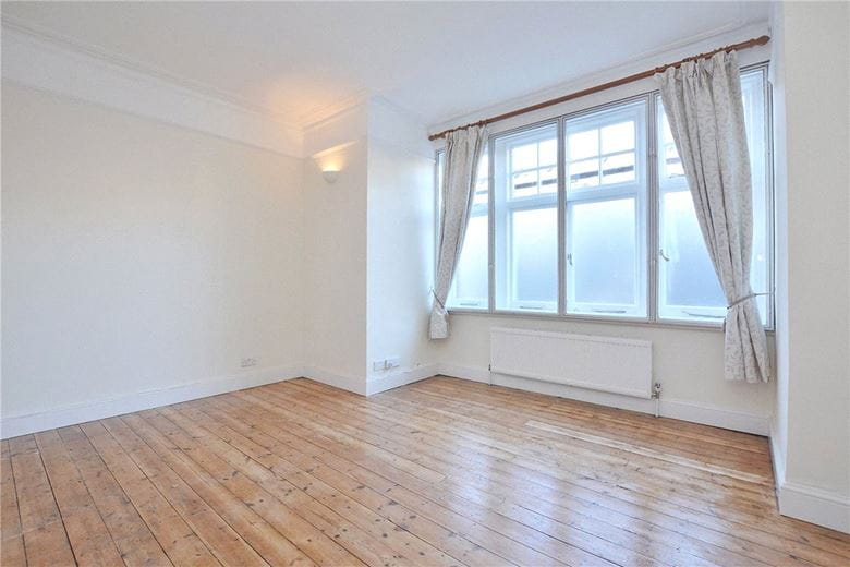 1 bedroom flat, Mortlake High Street, London SW14 - Available
