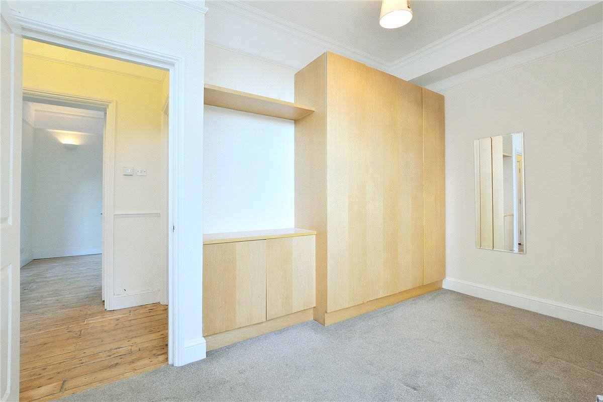 1 bedroom flat, Mortlake High Street, London SW14 - Available