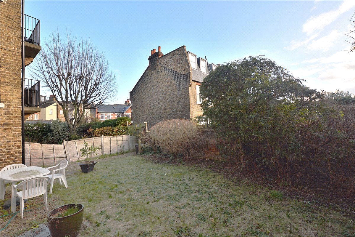 1 bedroom flat, Mortlake High Street, London SW14 - Available