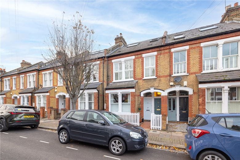 3 bedroom flat, Balvernie Grove, London SW18 - Sold STC