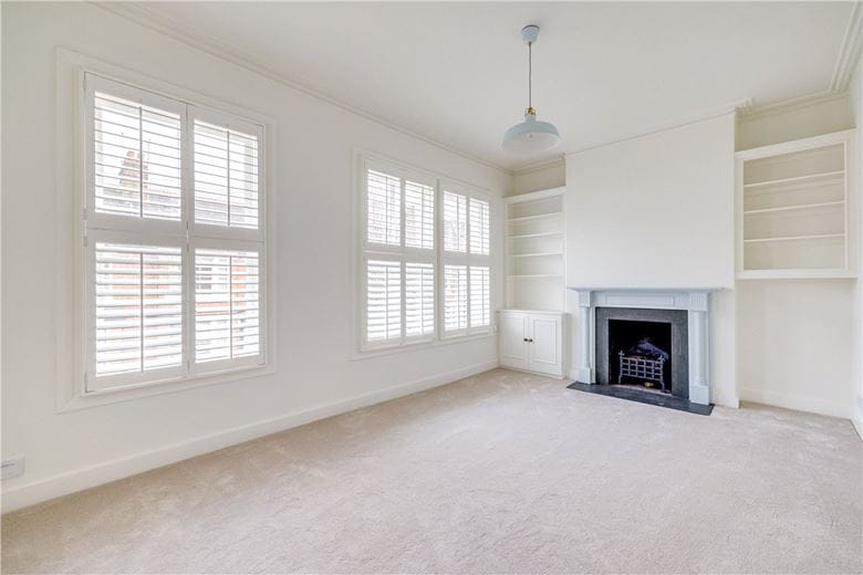 3 bedroom flat, Balvernie Grove, London SW18 - Sold STC