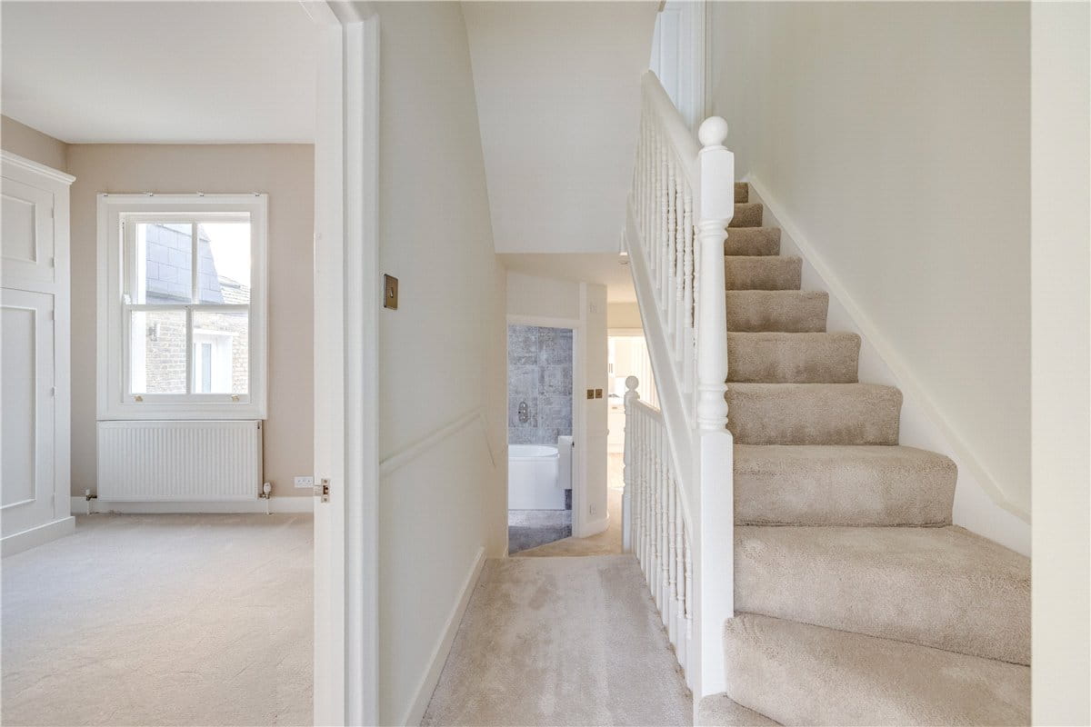 3 bedroom flat, Balvernie Grove, London SW18 - Sold STC