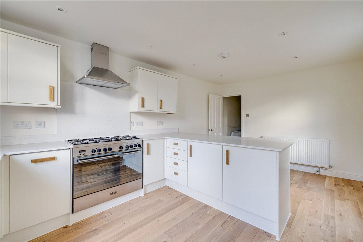 3 bedroom flat, Balvernie Grove, London SW18 - Sold STC