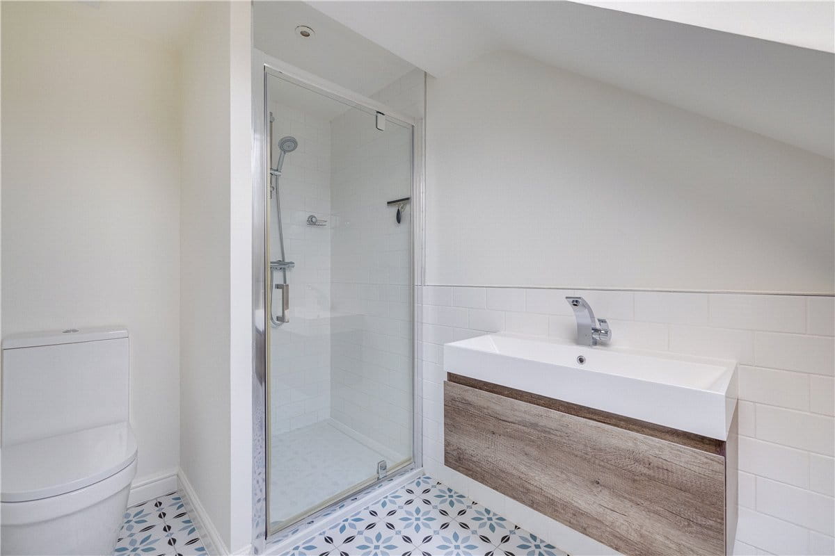 3 bedroom flat, Balvernie Grove, London SW18 - Sold STC