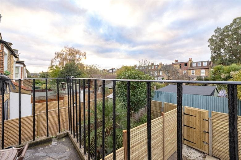 3 bedroom flat, Balvernie Grove, London SW18 - Sold STC