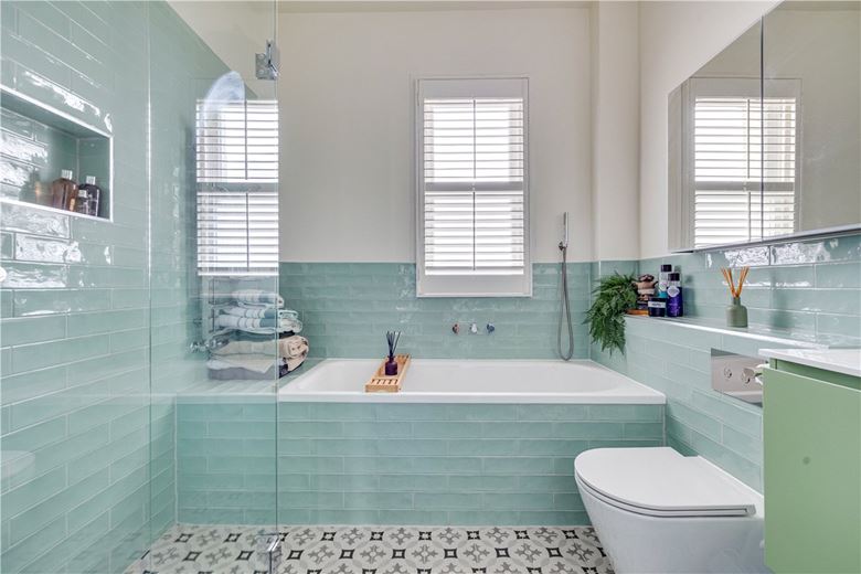 4 bedroom house, Elborough Street, London SW18 - Available