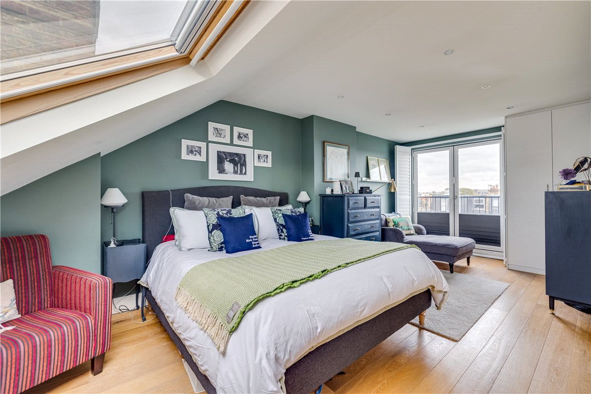 4 bedroom house, Elborough Street, London SW18 - Available