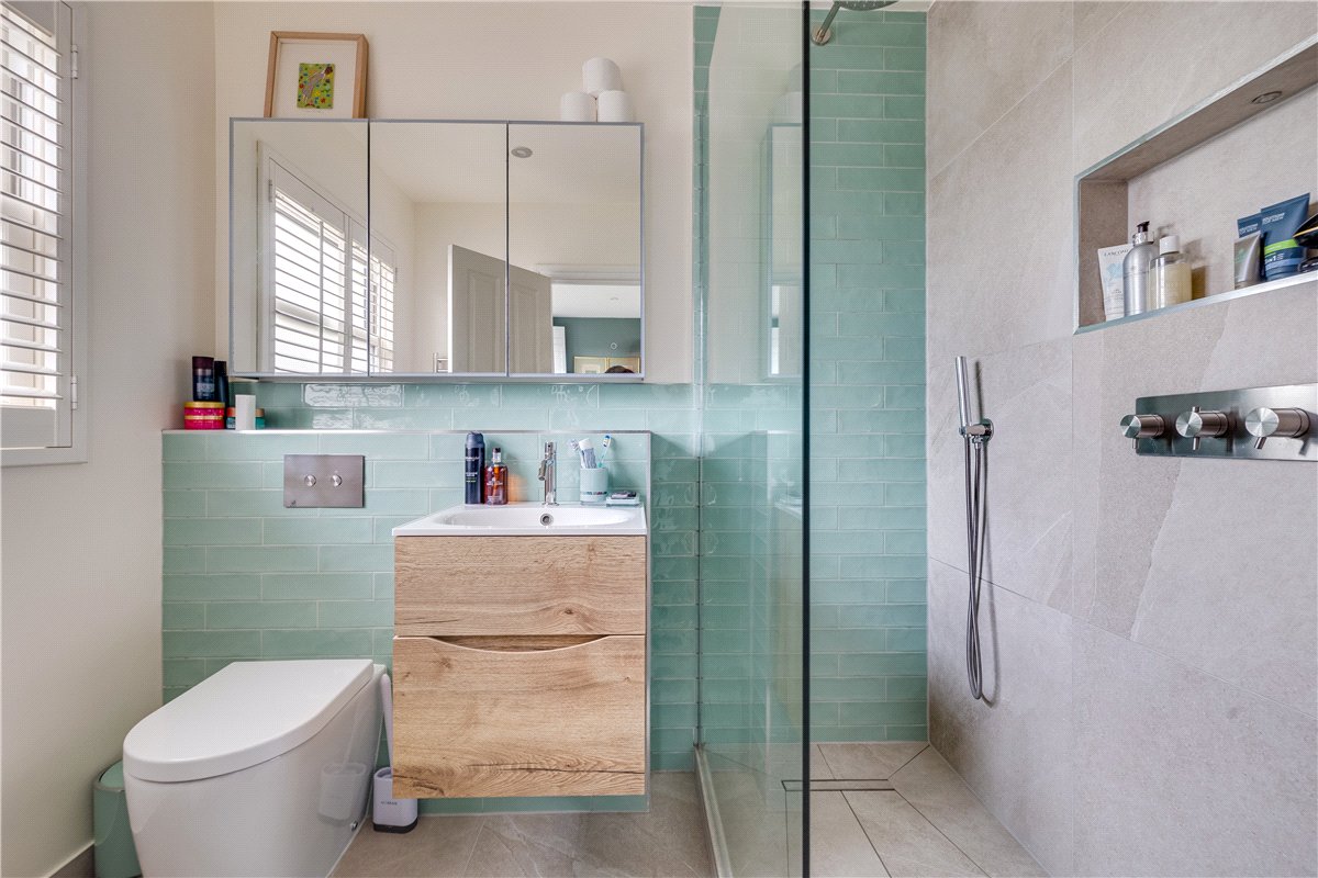 4 bedroom house, Elborough Street, London SW18 - Available