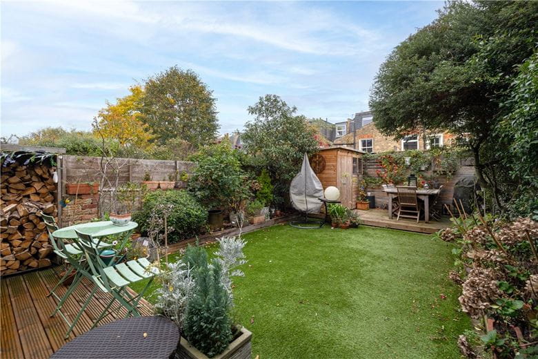 4 bedroom house, Elborough Street, London SW18 - Available