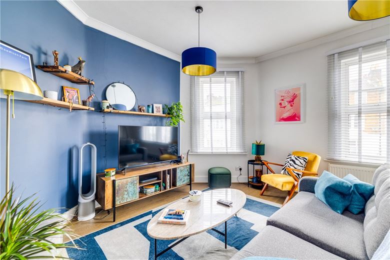 1 bedroom , Merton Road, London SW18 - Available