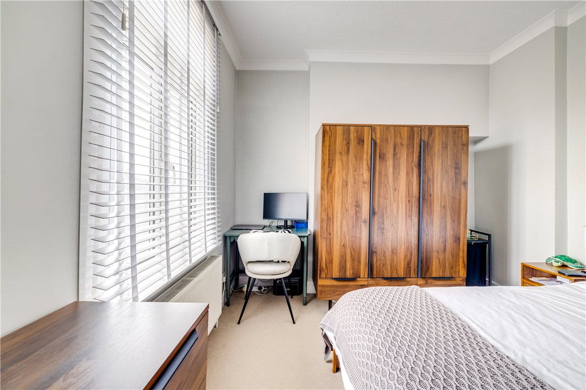 1 bedroom , Merton Road, London SW18 - Available