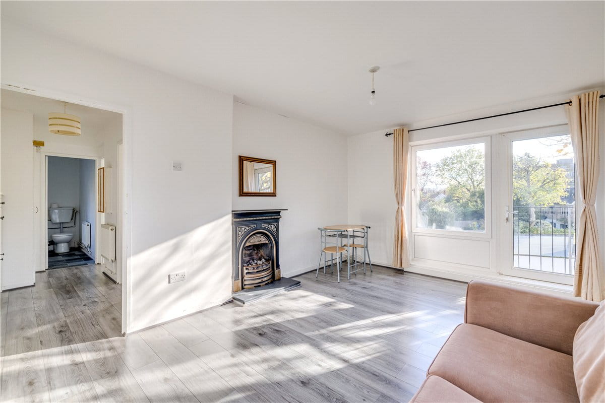 1 bedroom flat, Windlesham Grove, London SW19 - Available