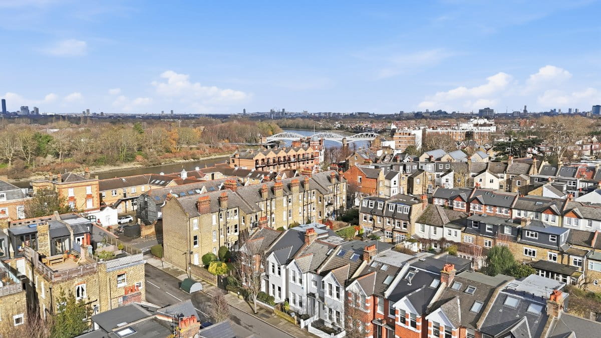 5 bedroom house, Second Avenue, London SW14 - Available