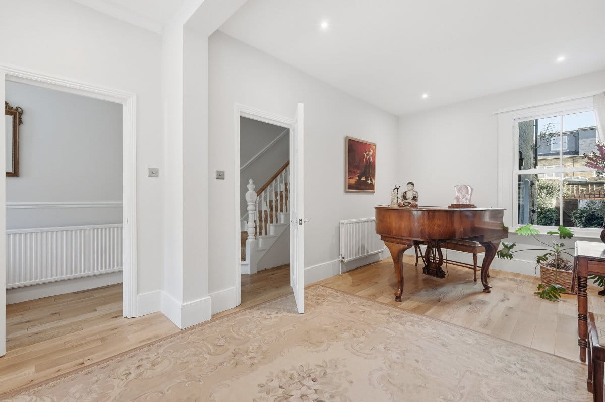 5 bedroom house, Second Avenue, London SW14 - Available