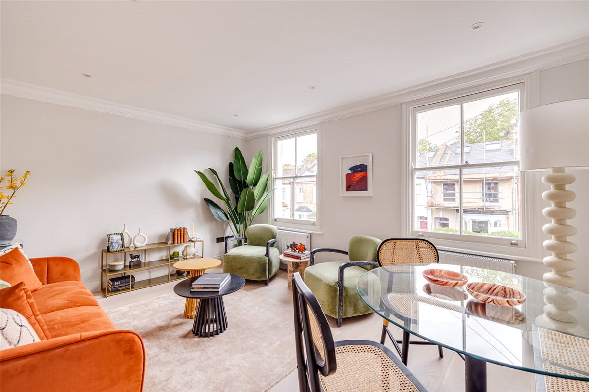3 bedroom flat, Standen Road, London SW18 - Available