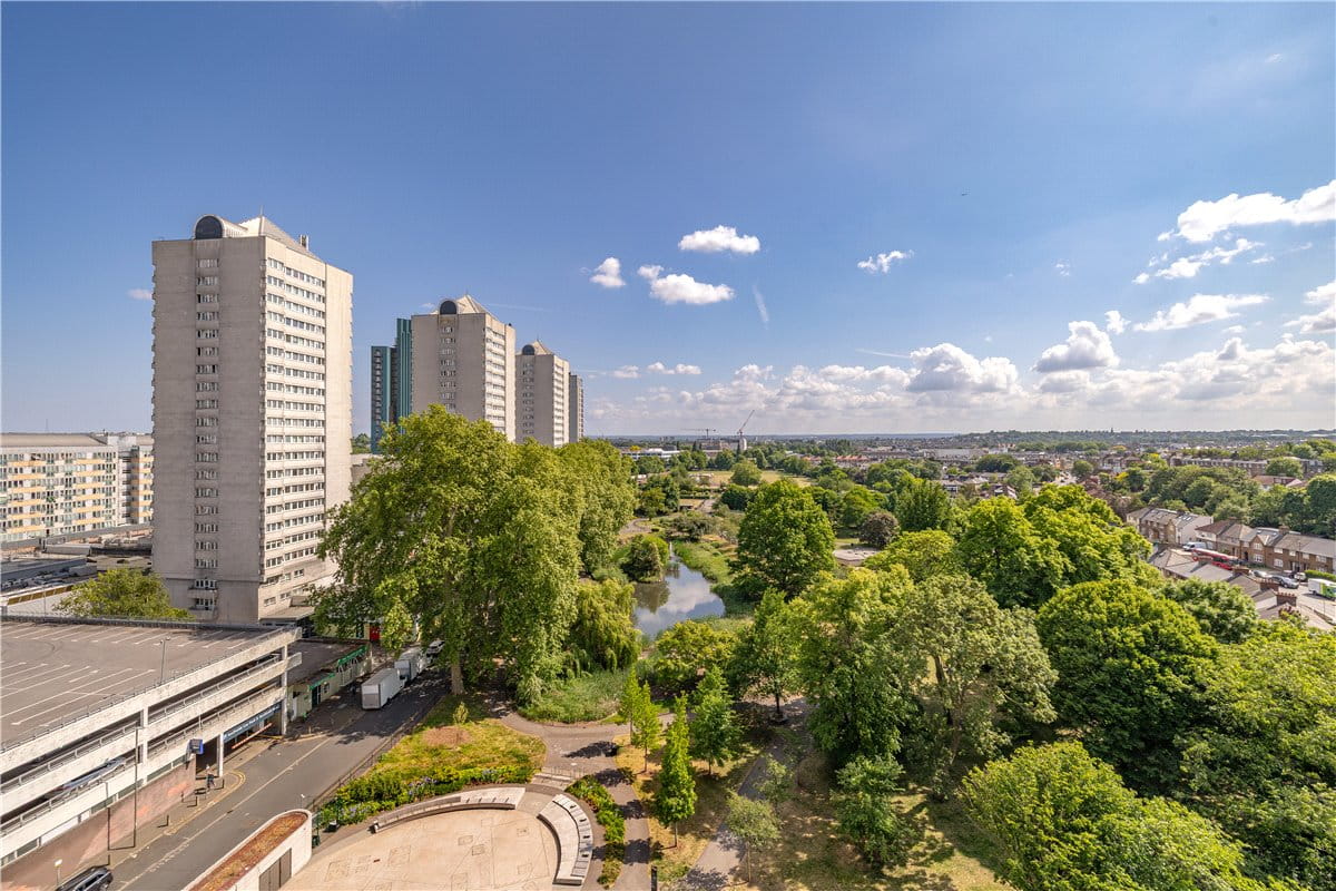 1 bedroom flat, Buckhold Road, London SW18 - Available