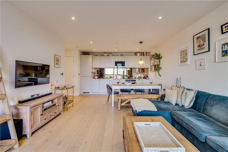 1 bedroom flat, Buckhold Road, London SW18 - Available