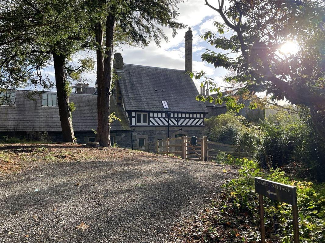 3 bedroom house, Bodnant, Tal-Y-Cafn LL28 - Available