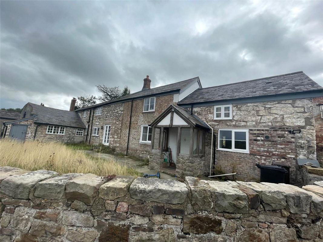 3 bedroom house, Wrexham Road, Pontblyddyn CH7 - Under Offer