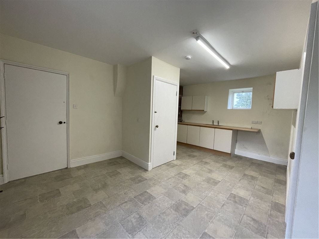 6 bedroom , Chirk, Wrexham LL14 - Available