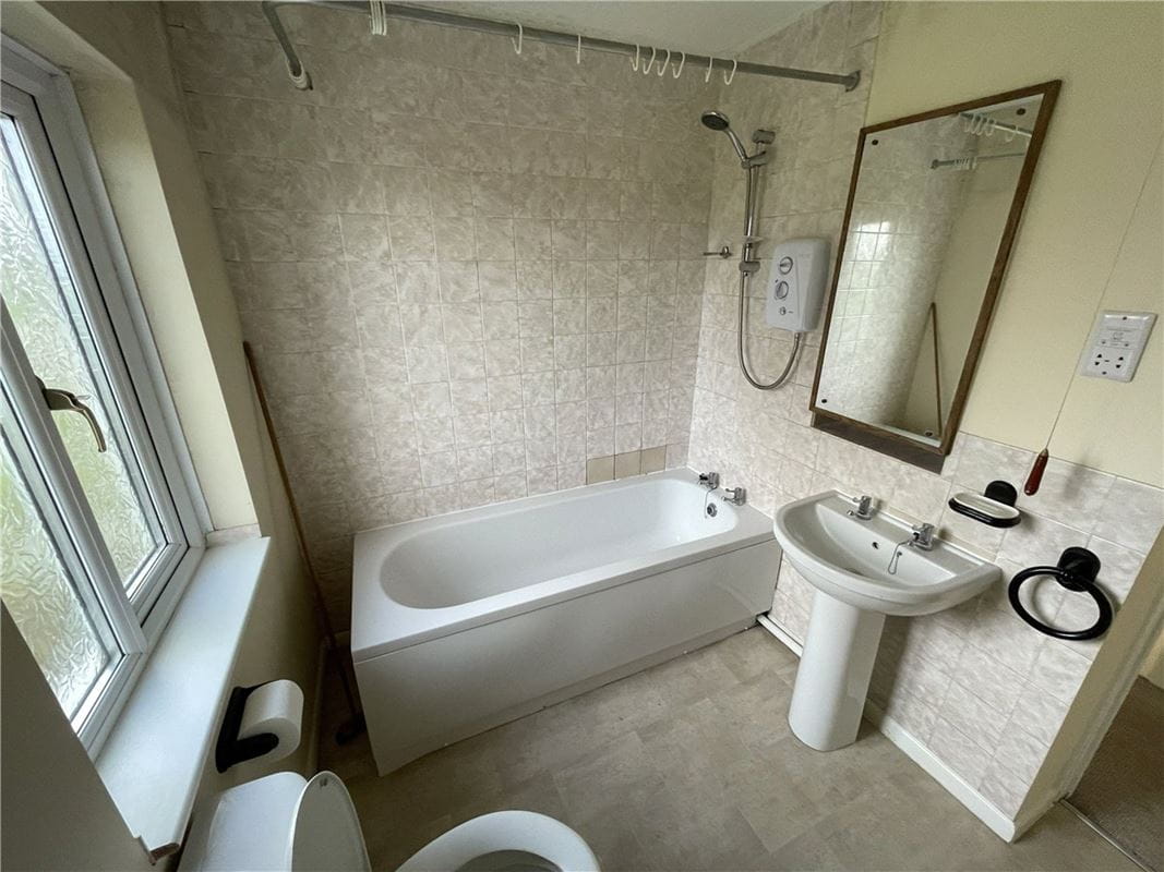 3 bedroom house, Rowton Avenue, Rowton SY5 - Available